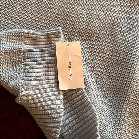 Beautiful sweater - Picture 3 of 3